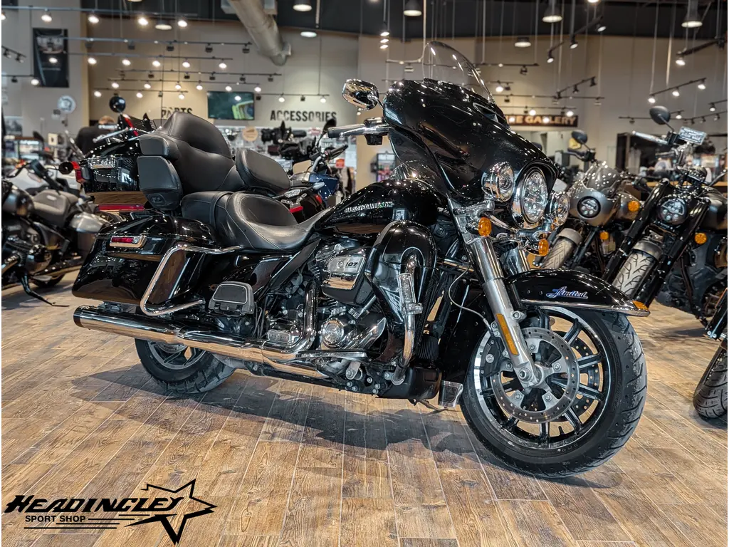 2018 Harley-Davidson Electra Glide Ultra Limited // Vivid Black 