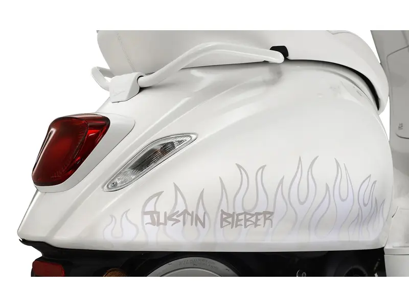 2022 Vespa Sprint 50 JUSTIN BIEBER * Liquidation * JUSTIN BIEBER thumbnail 2