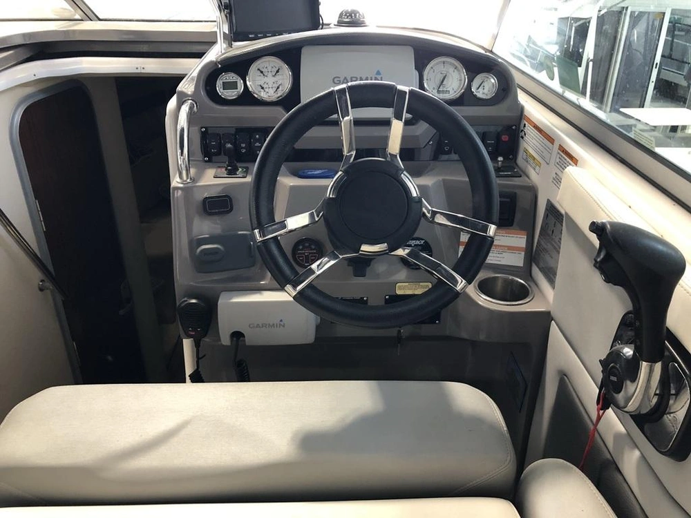 2015 Regal 28 Express alt