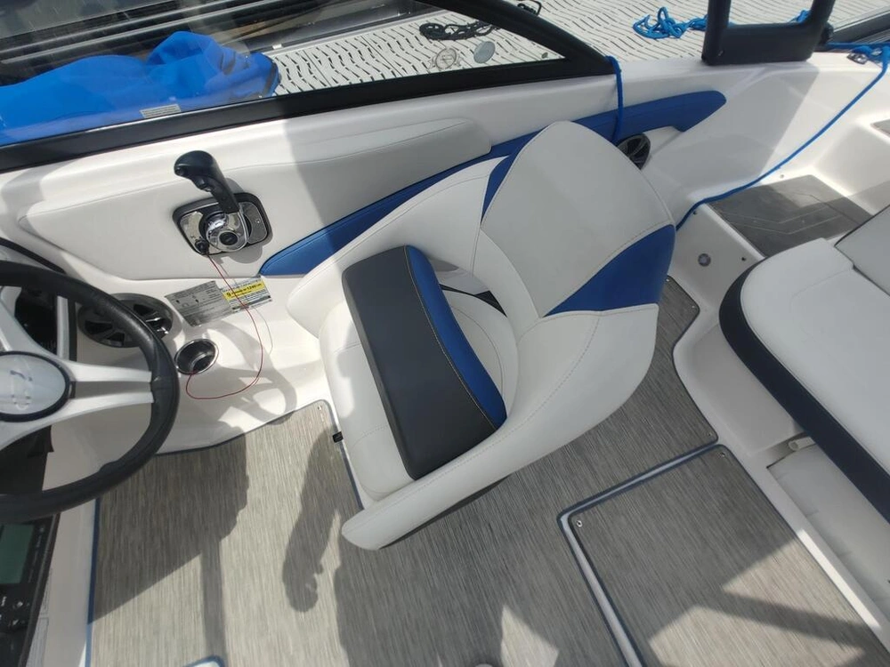 2017 Regal 1900 Esx alt