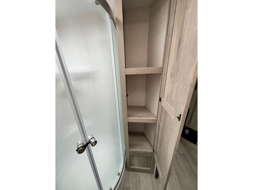 2024 Sportsmen Sportsmen Destination 362bh alt