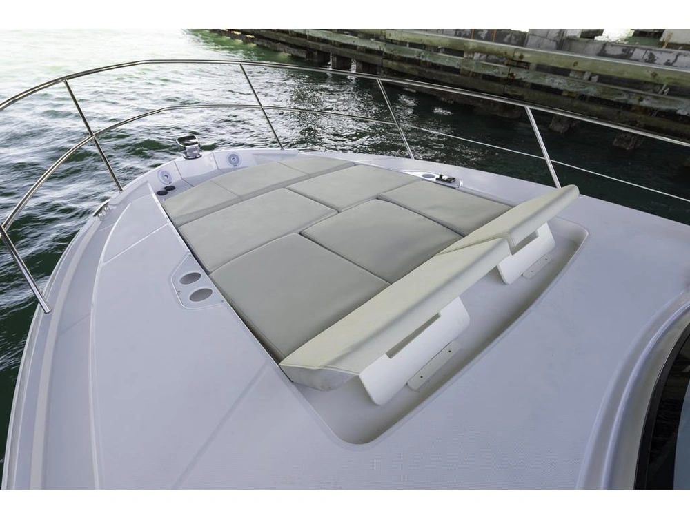 Regal 38 Flybridge 2026 alt