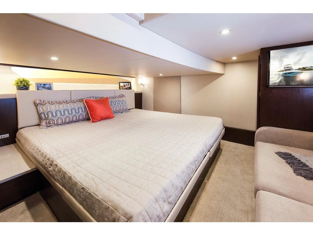 Regal 42 Flybridge 2026 alt