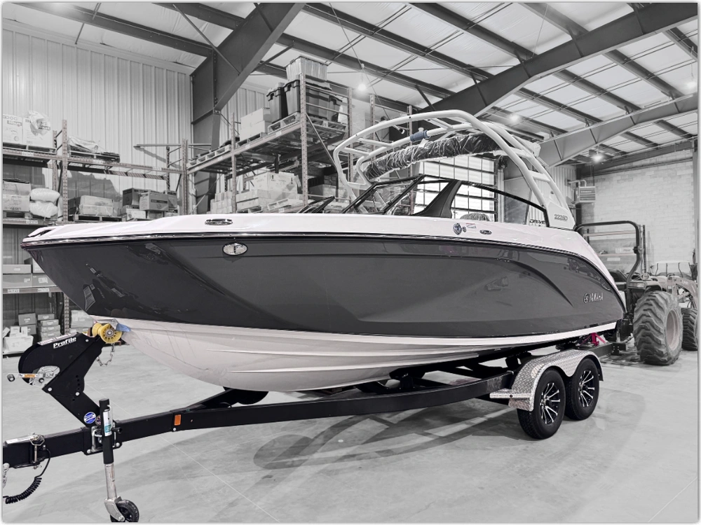 2025 Yamaha 222sd + $2,000 Water Package! 3.99% Financing & No Luxury Tax alt