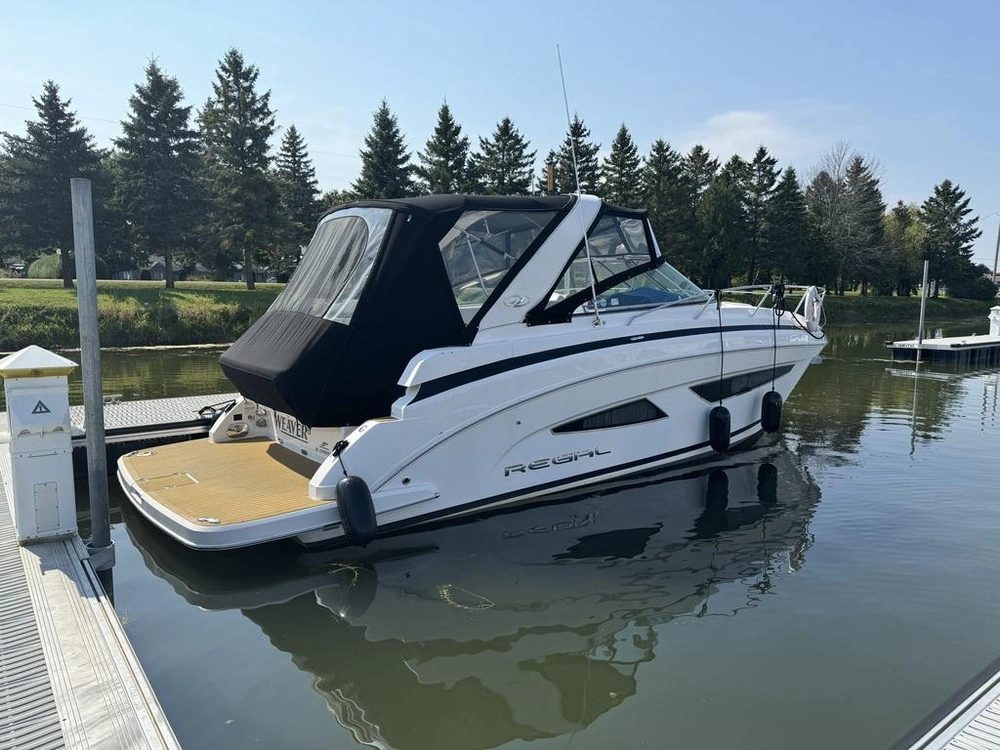 2017 Regal 32 Express alt