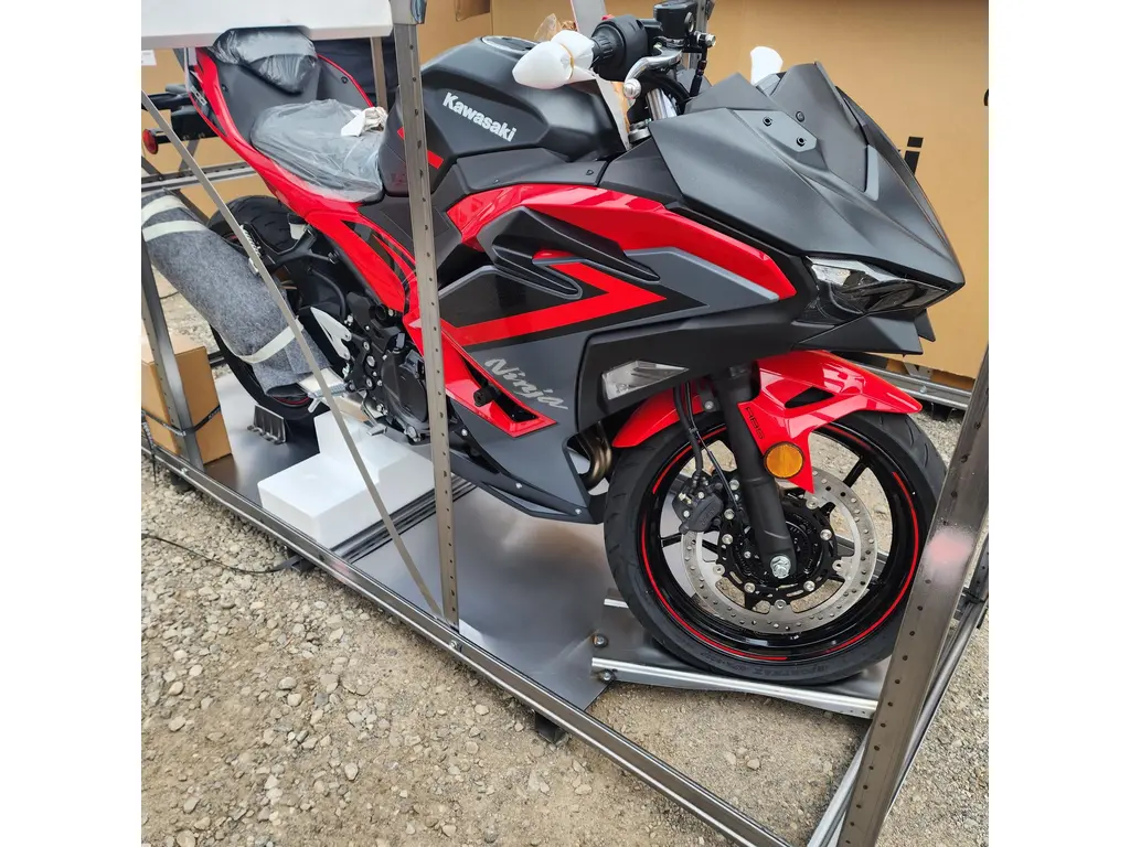 2025 Kawasaki Ninja 500 SE 