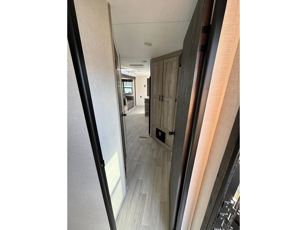 2024 Sportsmen Sportsmen Destination 362bh alt