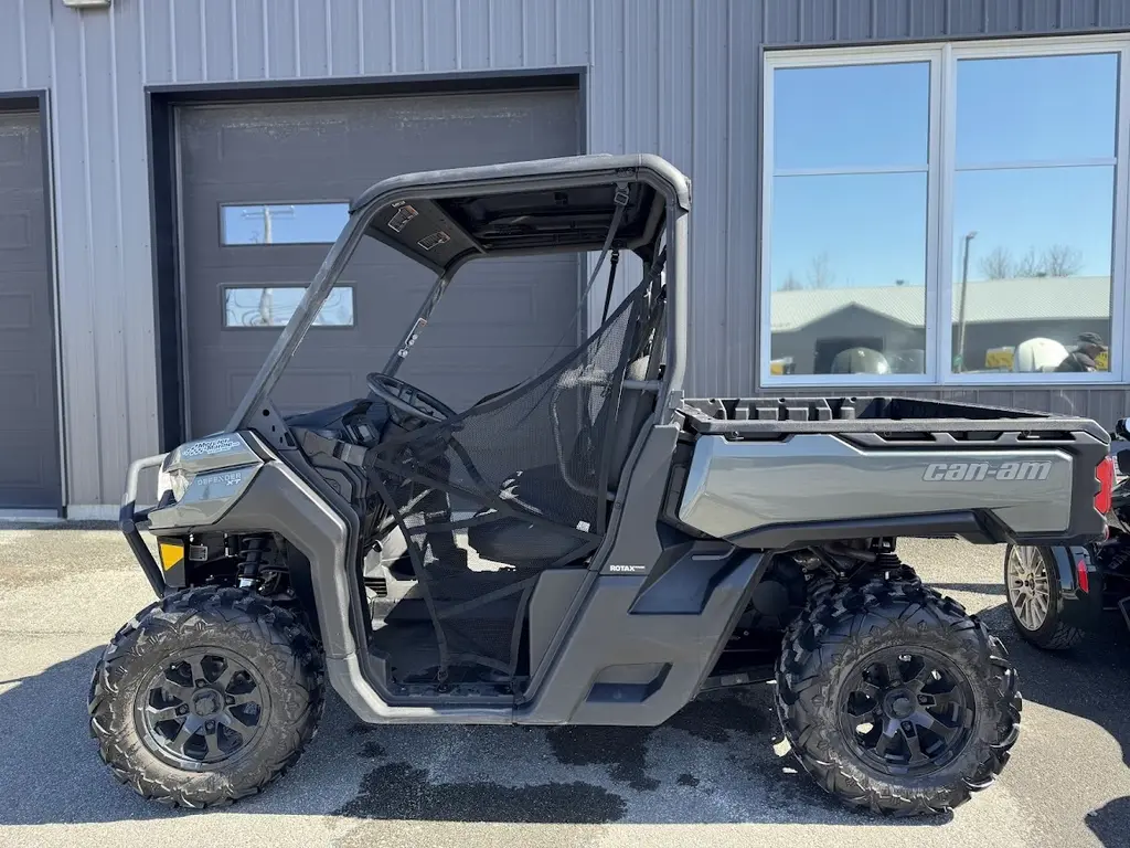 2024 Can-Am Defender XT HD 7