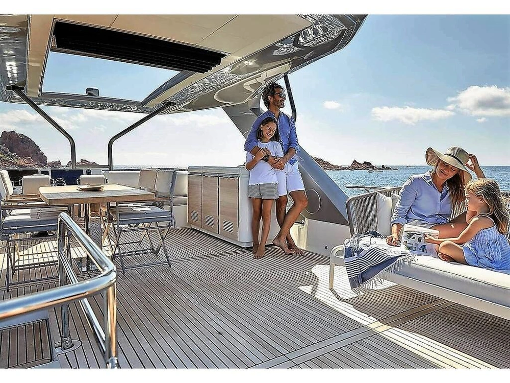 Prestige Yachts 690 F 2026 alt