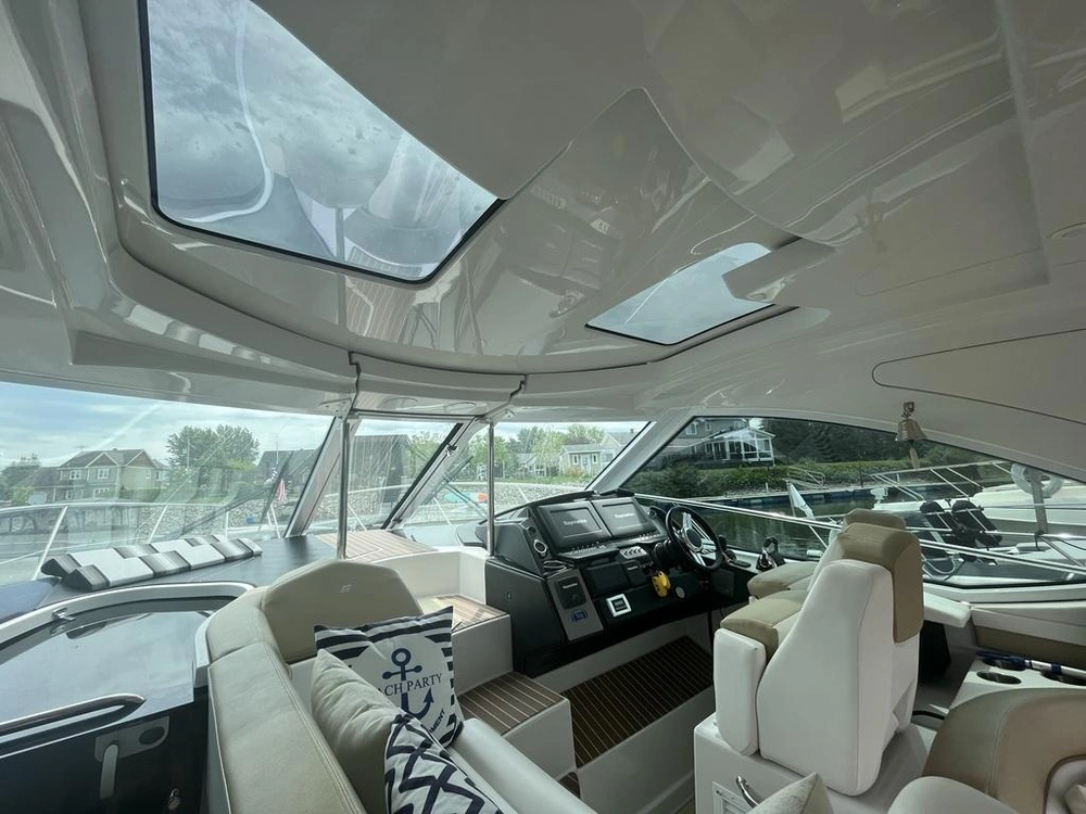 2012 Four Winns V435 alt