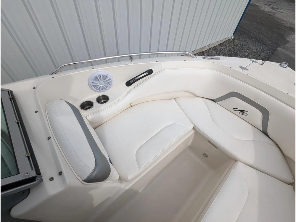Monterey Boats Fs 224 2011 alt