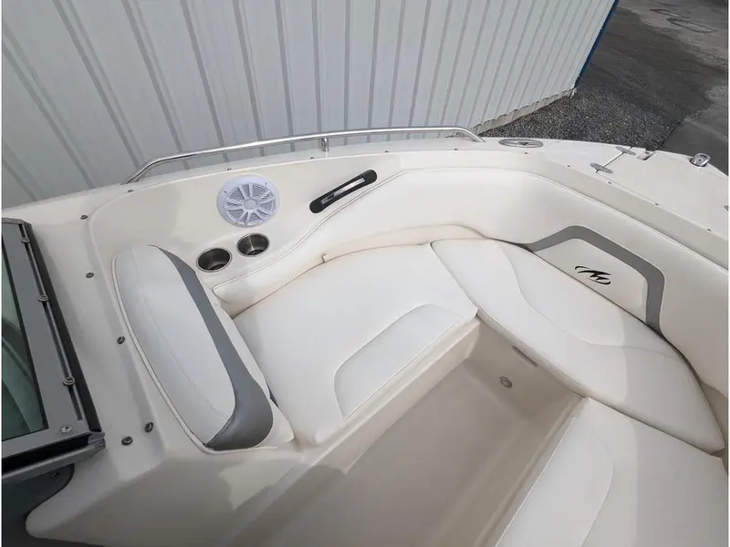 Monterey Boats FS 224 2011