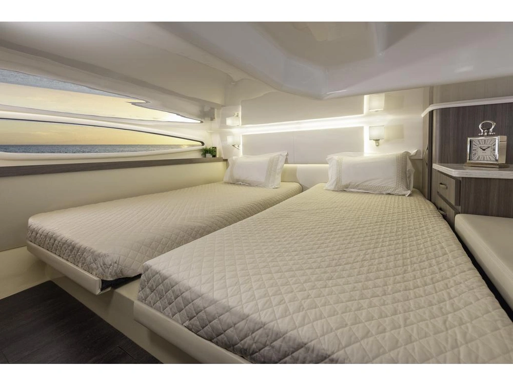 Regal 38 Flybridge 2026 alt