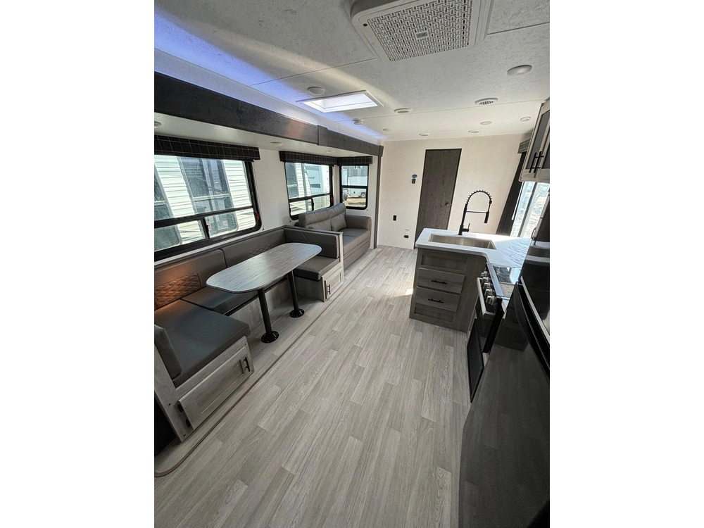 2024 Sportsmen Sportsmen Destination 362bh alt