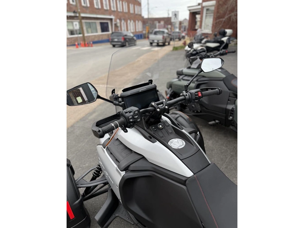 2025 Can-am Canyon Xt