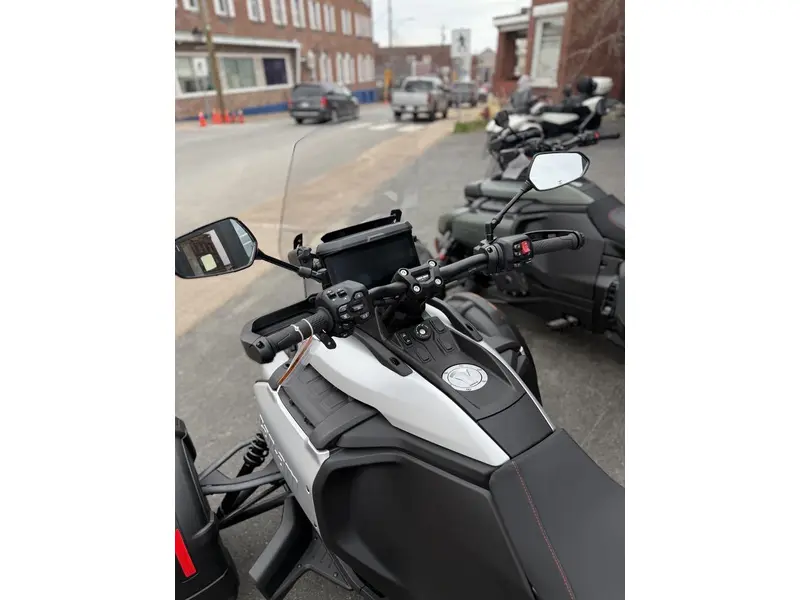 2025 Can-Am Canyon XT