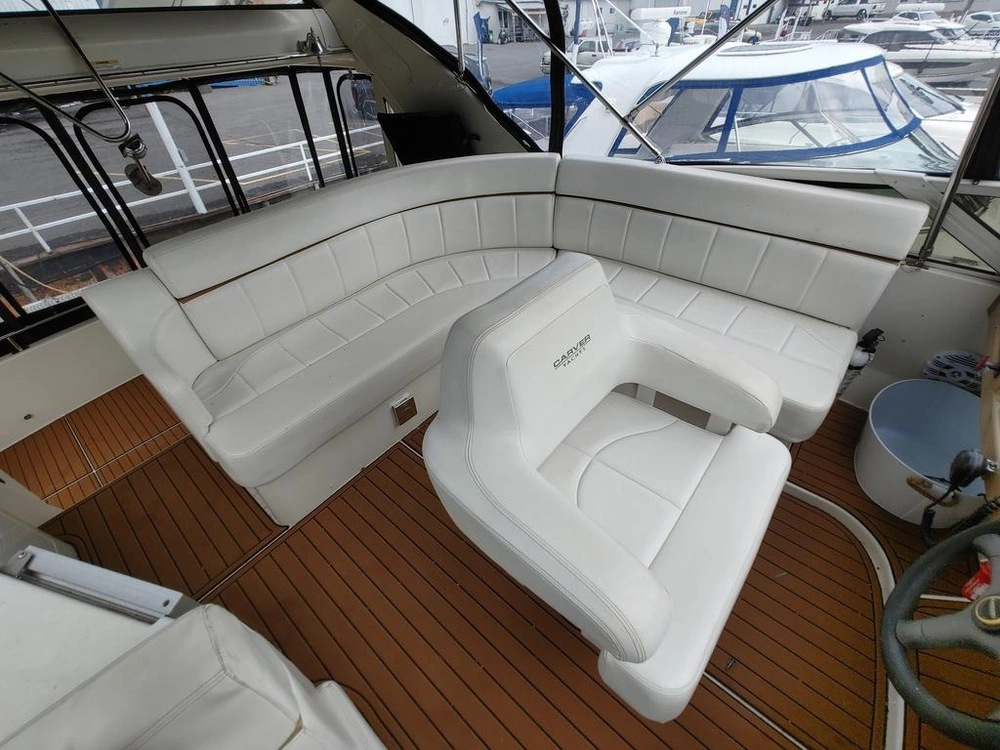 Carver Yachts 444 Motor Yacht 2004 alt