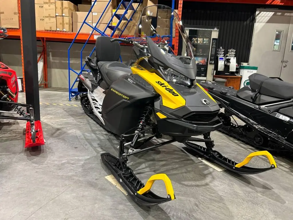 Ski-Doo EXPEDITION SPORT 600 ACE Charger 1.5'' E.S. 2025