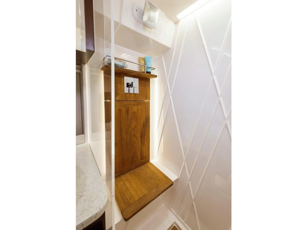 Regal 42 Flybridge 2026 alt