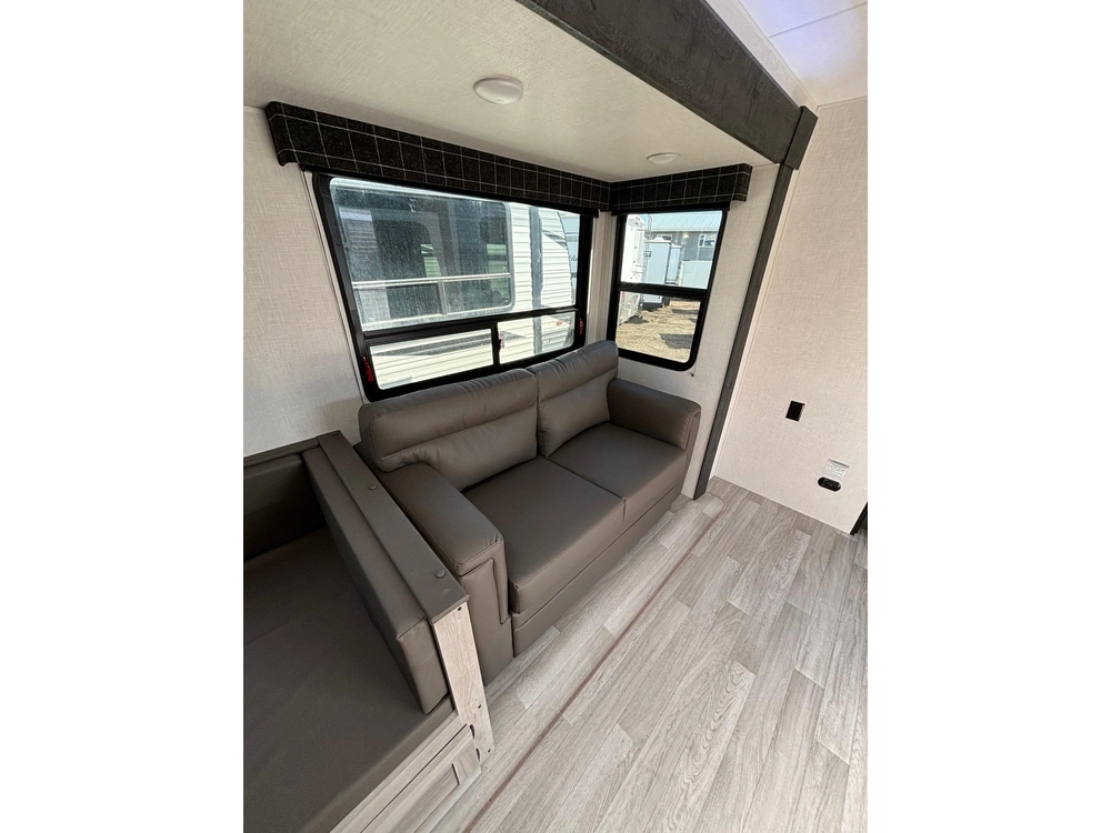 2024 Sportsmen Sportsmen Destination 362bh alt