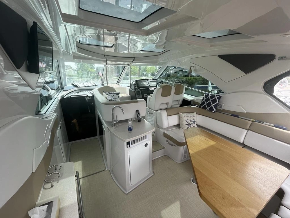 2012 Four Winns V435 alt