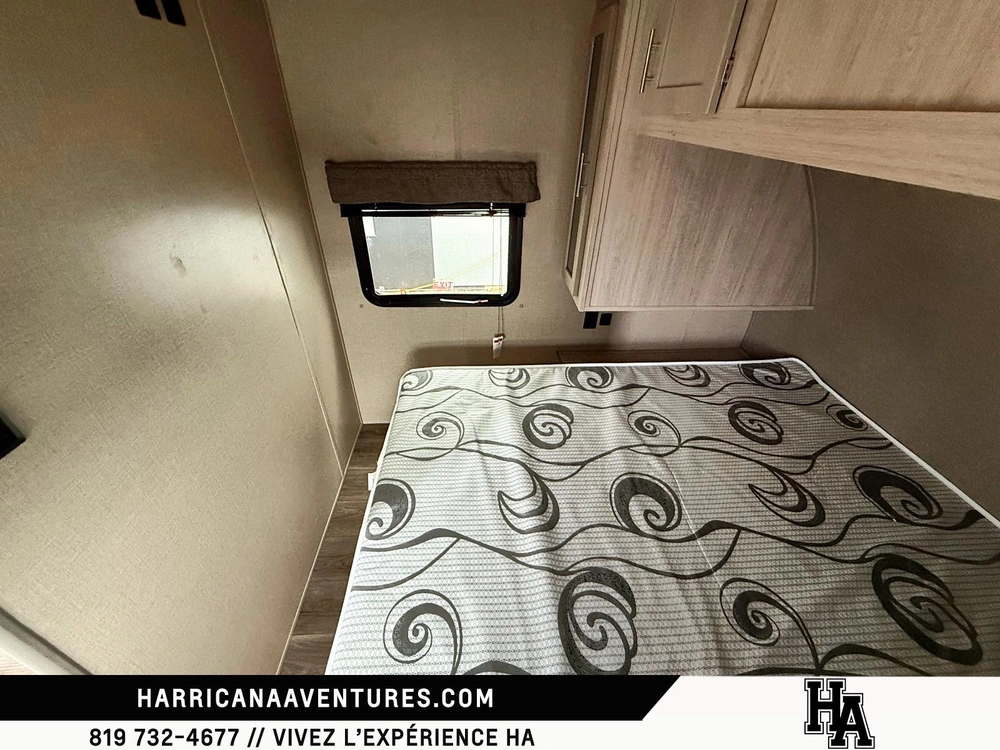 Catalina 323bh Legacy Edition 2022 alt