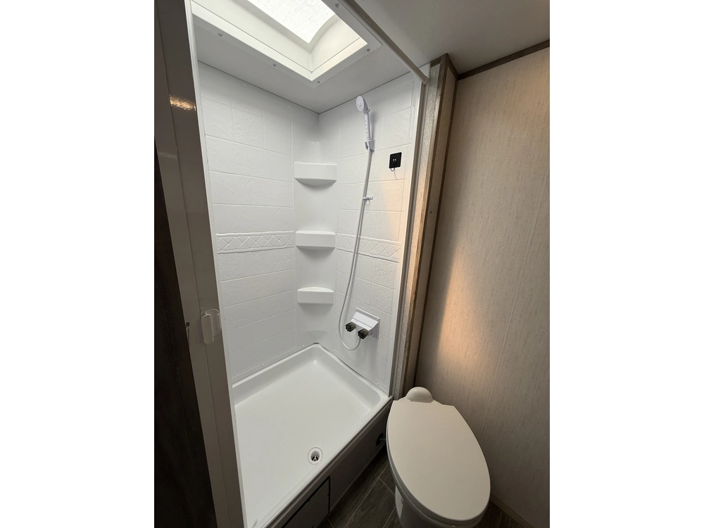 Cherokee Aw22sw Alpha Wolf 2022 alt