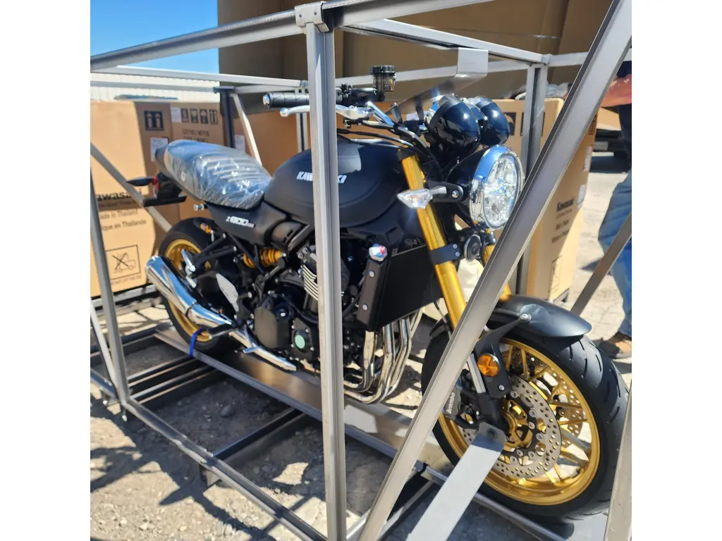 2025 Kawasaki Z900RS SE
