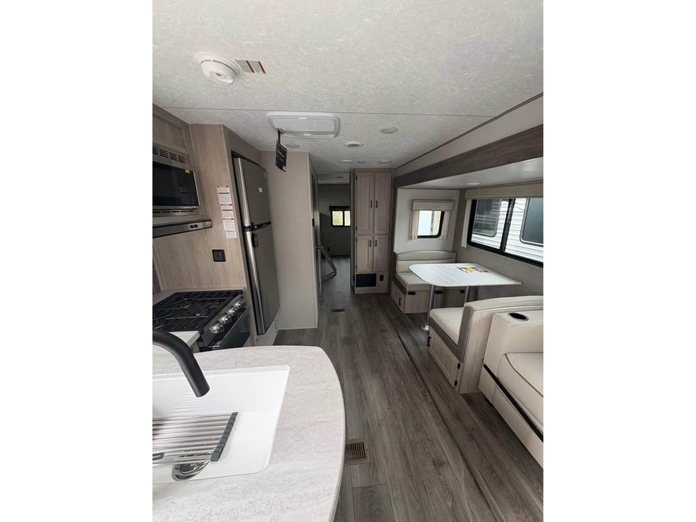 2025 Coachmen Catalina 343bhtsle alt