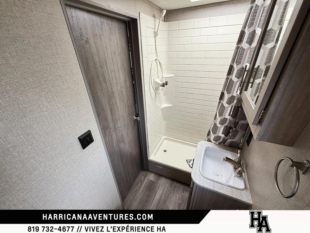 Catalina 323bh Legacy Edition 2022 alt