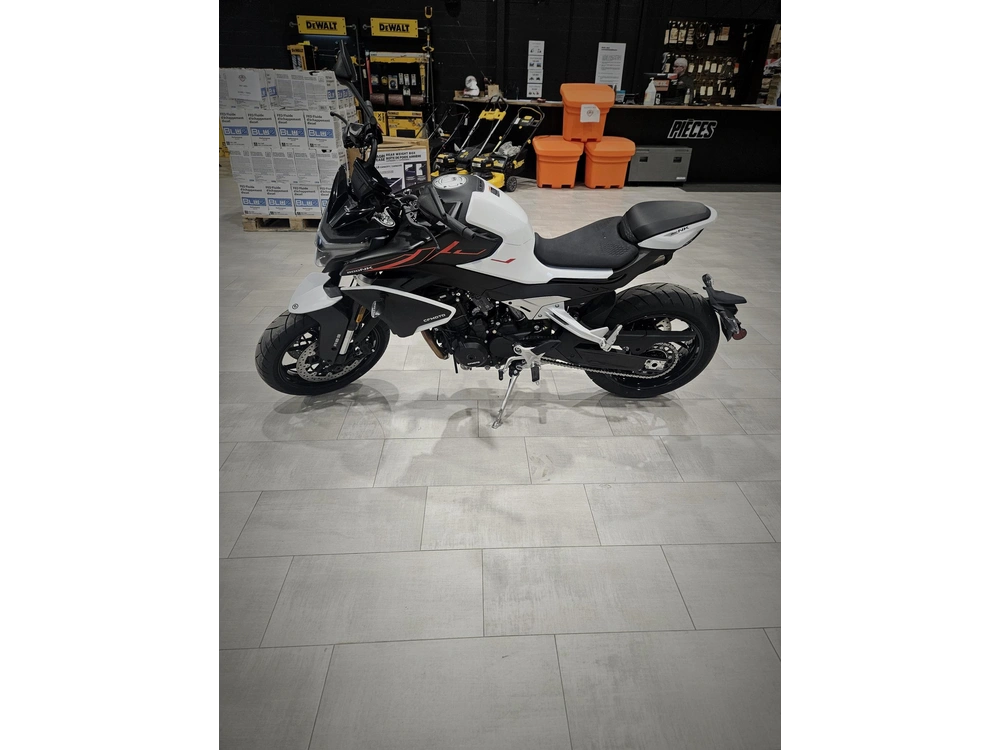 Cfmoto 800nk 2025 alt