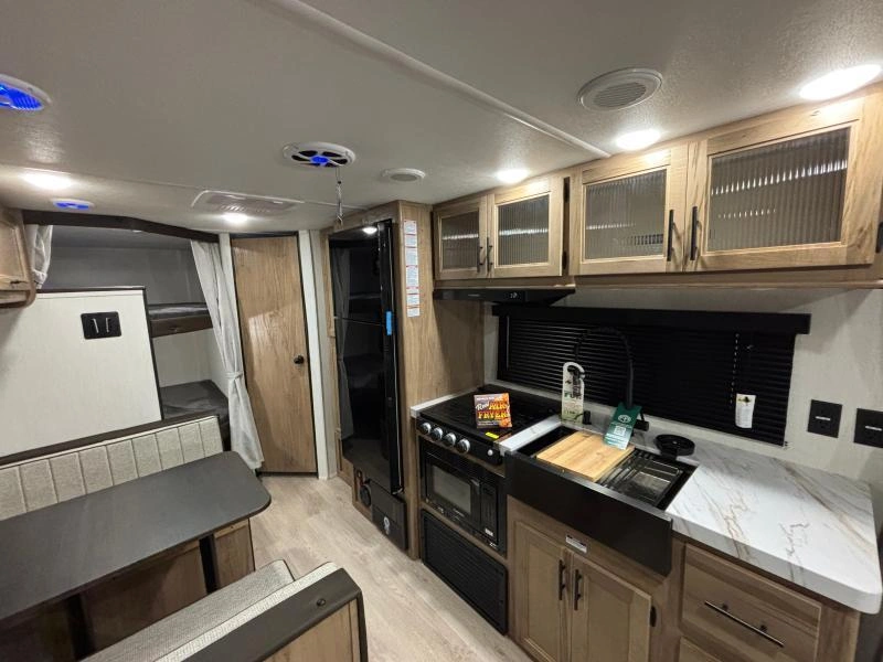 2025 Cherokee Grey Wolf 22mkse alt