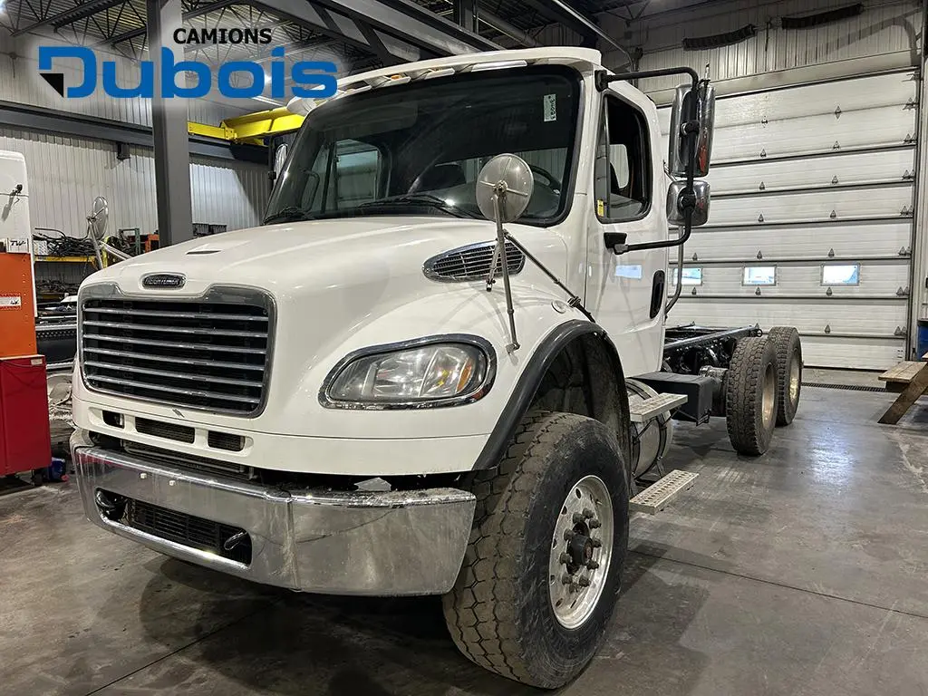 2016 Freightliner M2-106