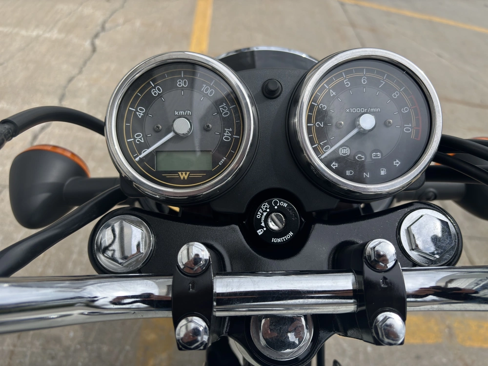 Kawasaki W230 2025 alt
