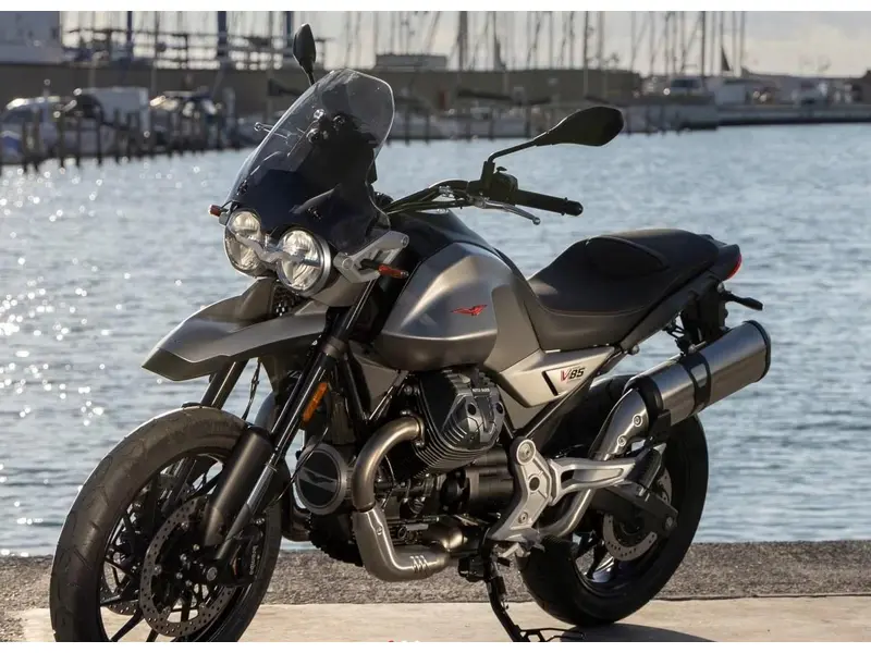 2025 Moto Guzzi V85TT Strada