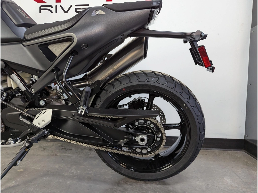 Husqvarna Svartpilen 801 *2.99% Sur 60 Mois 2025 alt