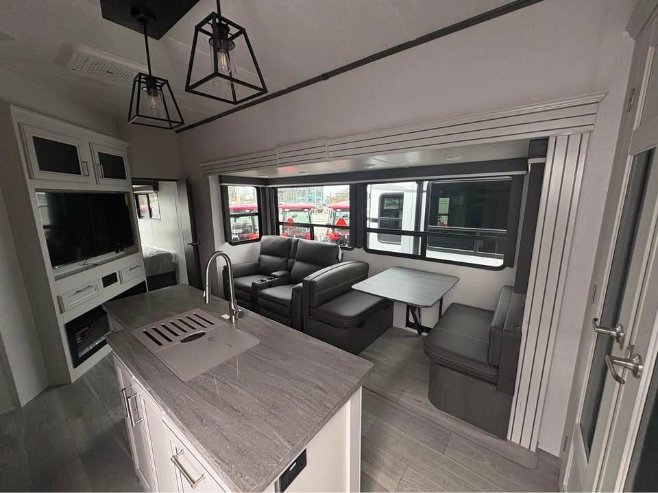 2024 Keystone Rv Cougar 364bhl alt