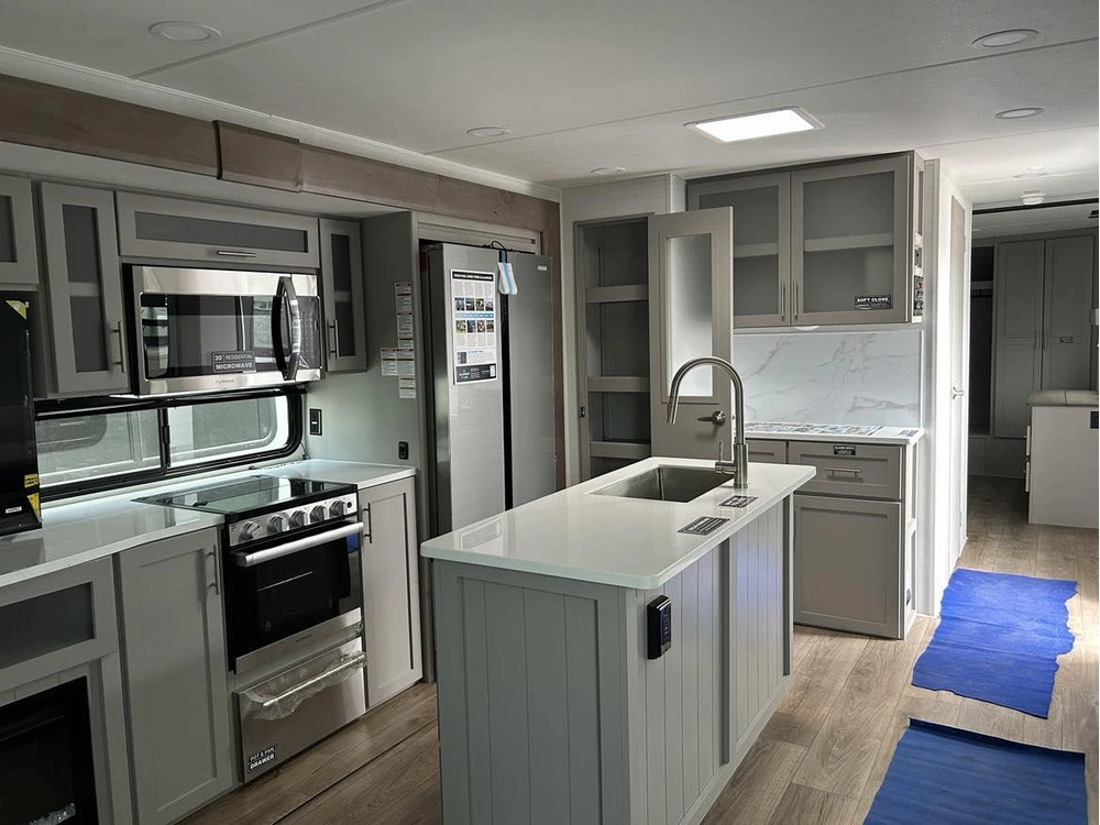 2025 Alliance Rv Avenue 332rl alt