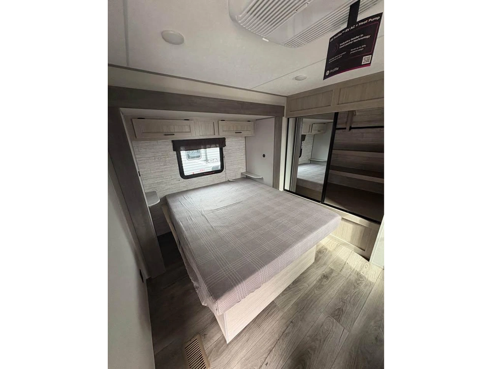 2025 Coachmen Catalina 343bhtsle alt