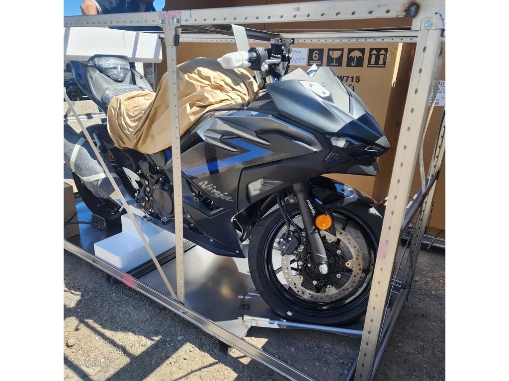 2025 Kawasaki Ninja 500 SE