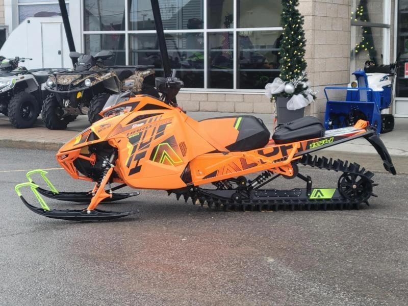 Arctic Cat M8000 Hardcore Alpha One 154 2022 alt