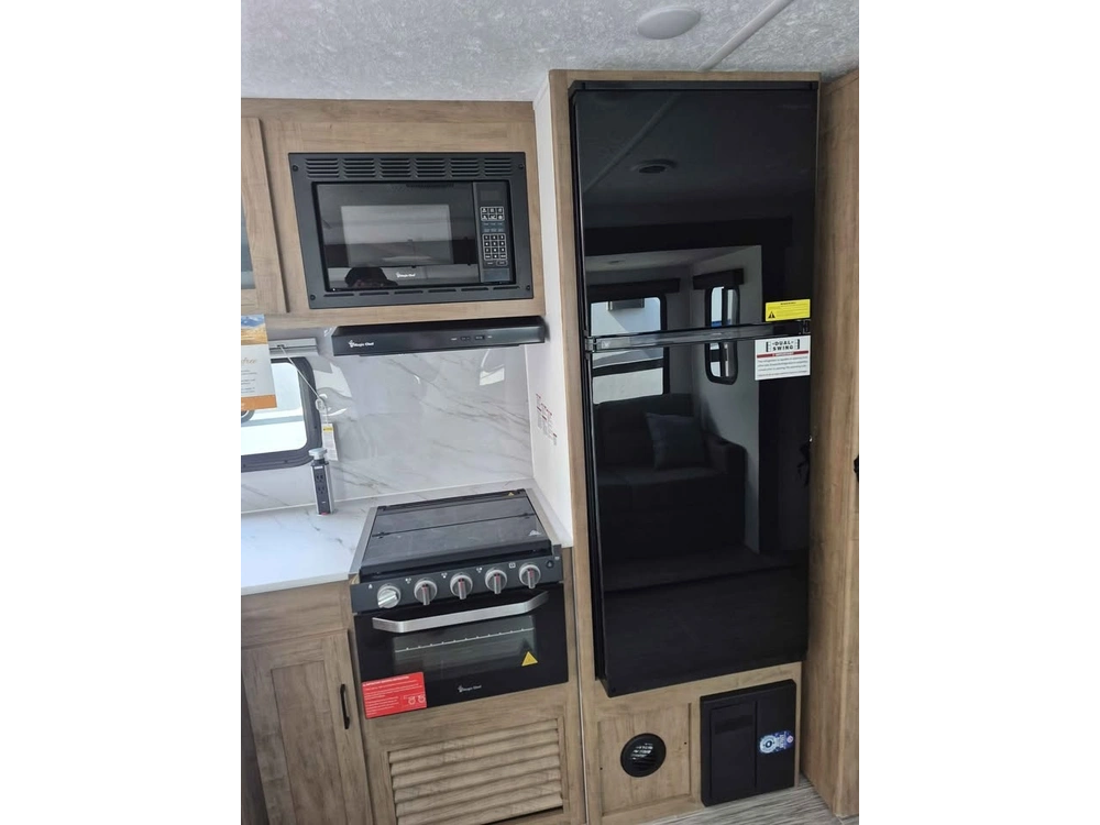 2024 Coachmen Fr. Express 288bhds alt