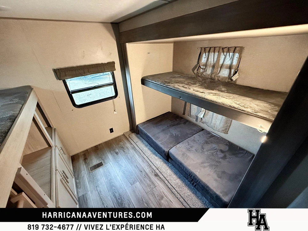 Catalina 323bh Legacy Edition 2022 alt