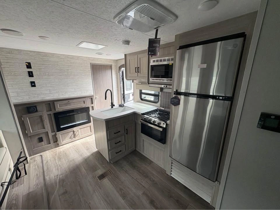 2025 Coachmen Catalina 343bhtsle alt