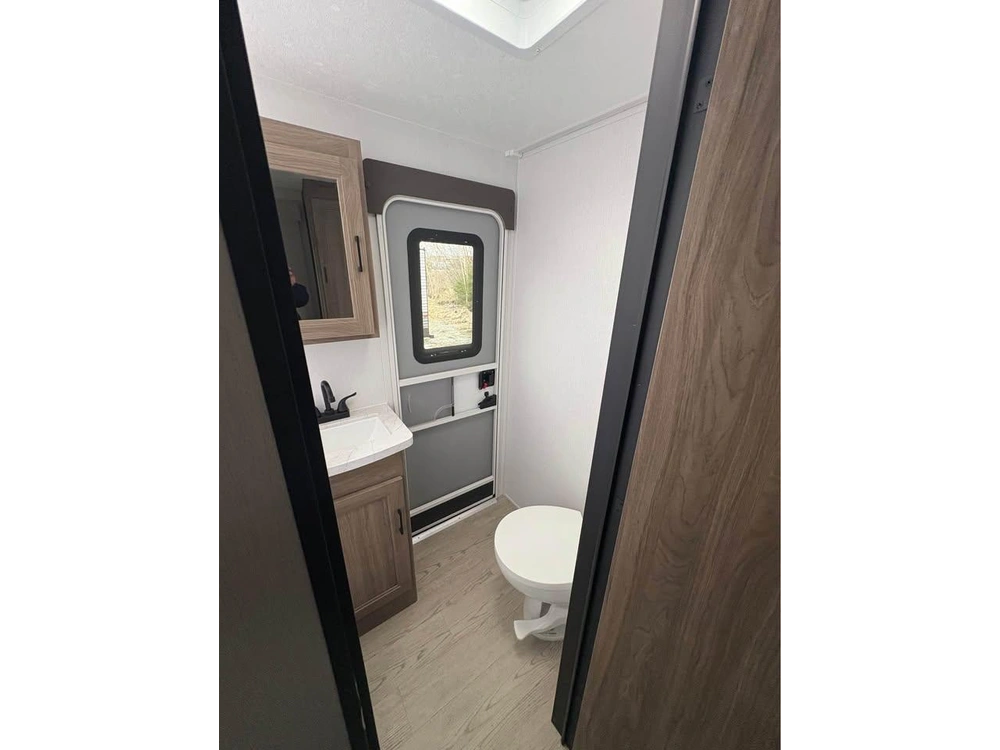 2025 Coachmen Fr. Express 31se alt