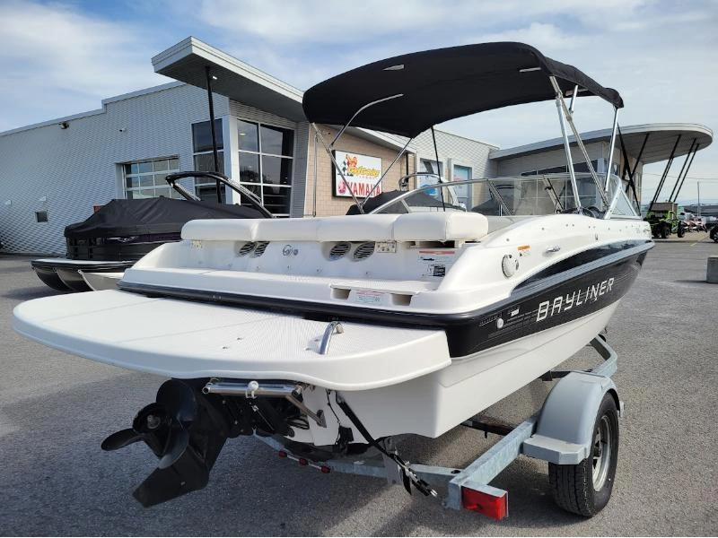 2012 Bayliner 1800 alt