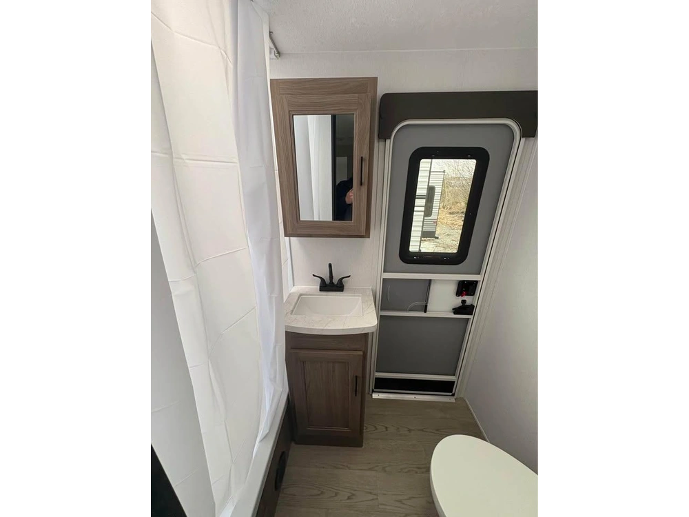 2025 Coachmen Fr. Express 31se alt