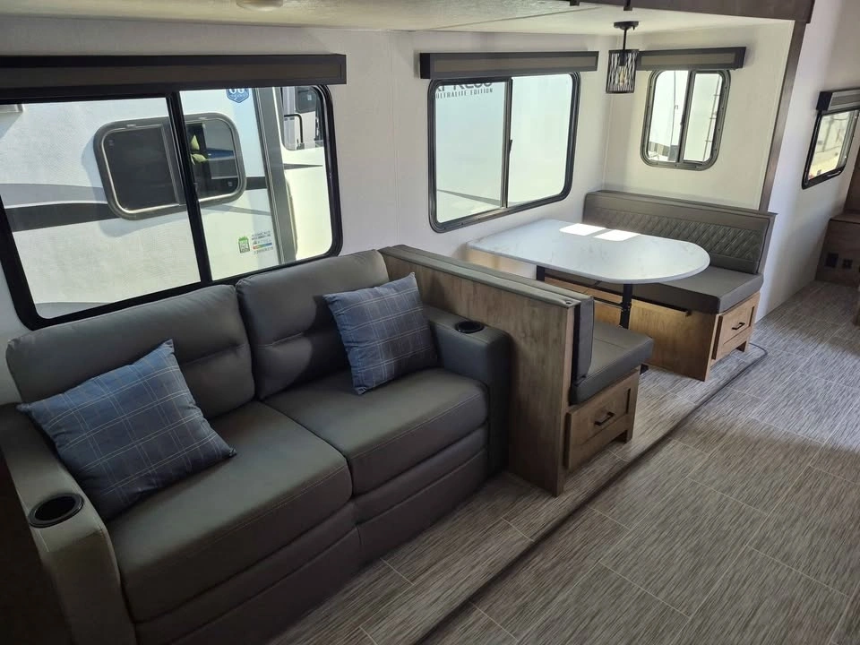 2024 Coachmen Fr. Express 288bhds alt