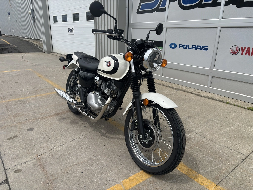 Kawasaki W230 2025 alt