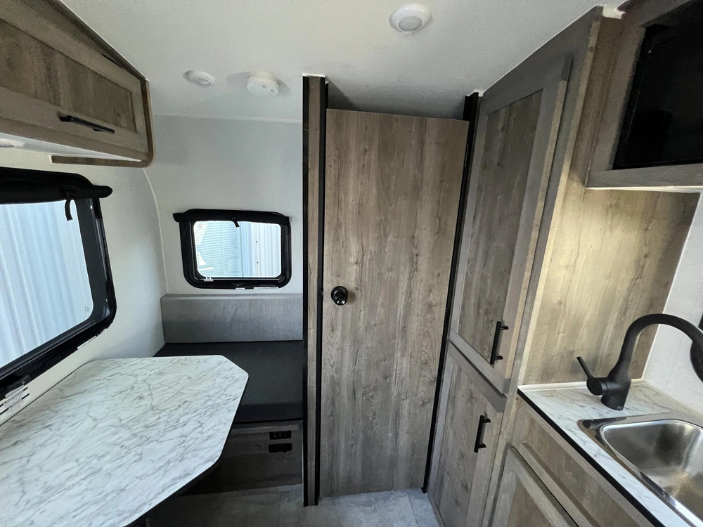 Prolite Lounge 13 Lounge 2025 alt